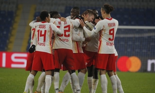 라이프치히 선수들이 3일(한국시간) 터키 이스탄불에서 열린 UEFA 주최 2020-2021시즌 챔피언스리그 H조 조별리그 5차전 바샥셰히르와 원정 경기에서 4-3으로 이겼다.  [사진=뉴시스]