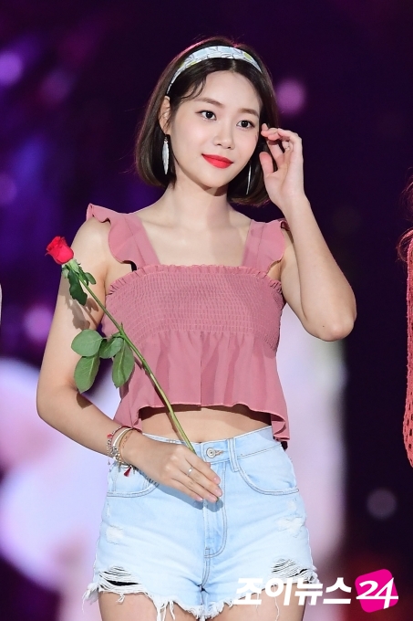 AOA 유나가 '2018 코리아 뮤직 페스티벌(KMF)'에 참석해 무대를 꾸미고 있다. [사진=조이뉴스24 포토DB]