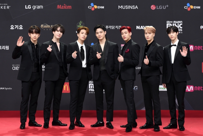 그룹 갓세븐이 아시아 음악 시상식 '2020 엠넷 아시안 뮤직 어워즈'(2020 MAMA)에 참석해 레드카펫을 밟고 있다. [사진 제공 = CJ ENM]