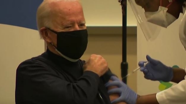 조 바이든 미국 대통령 당선인이 화이자 백신을 접종했다. [사진=생방송 화면 캡처]