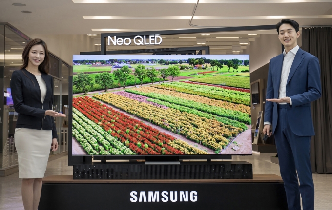 네오 QLED TV는 기존 주력 제품인 QLED TV의 상위 모델로, 퀀텀 미니 LED를 적용했다는 점이 특징이다. [사진=삼성전자]