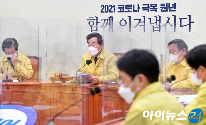 이낙연 더불어민주당 대표가 11일 오전 서울 여의도 국회에서 열린 최고위원회의에서 모두발언을 하고 있다.