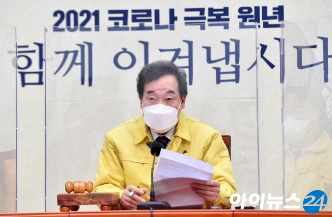 이낙연 더불어민주당 대표가 11일 오전 서울 여의도 국회에서 열린 최고위원회의에서 모두발언을 하고 있다.
