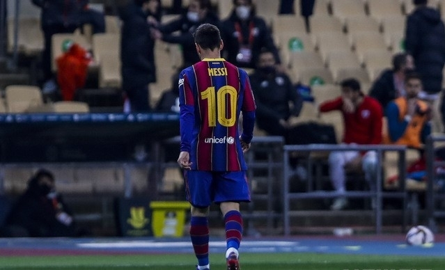 FC 바르셀로나에서 뛰고 있는 리오넬 메시가 지난 18일(한국시간) 열린 아틀레틱 빌바오와 수페르코파 결승전 도중 상대 선수 뒤통수를 가격해 퇴장당했다. [사진=뉴시스]