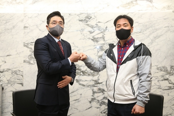 키움 히어로즈는 고병욱 스카우트 상무(오른쪽)를 김치현 단장 후임으로 선임했다. 고 신임 단장은 김 단장 이전 해당 업무를 담당했다. [사진=키움 히어로즈]