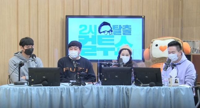 김요한(왼쪽 첫 번째)과 양준혁(왼쪽 두 번째)이 21일 방송된 SBS라디오 파워FM '두시탈출 컬투쇼'에 출연했다. [사진=SBS 고릴라디오]