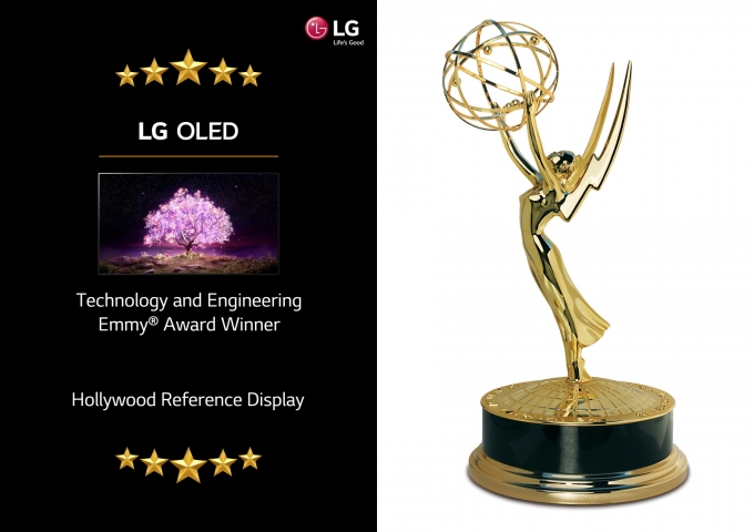 27일 LG전자에 따르면 LG 올레드 TV는 최근 미국 텔레비전예술과학아카데미(NATAS)가 발표한 기술공학 에미상을 수상했다. [사진=LG전자]