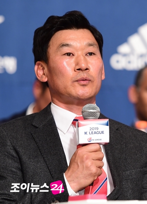 프로축구 인천 유나이티드는 지난해 8월 팀 지휘봉을 맡아 K리그1 잔류에 성공한 조성환 감독에 대해 2022년까지 계약 연장한다고 17일 발표했다. [사진=정소희 기자]