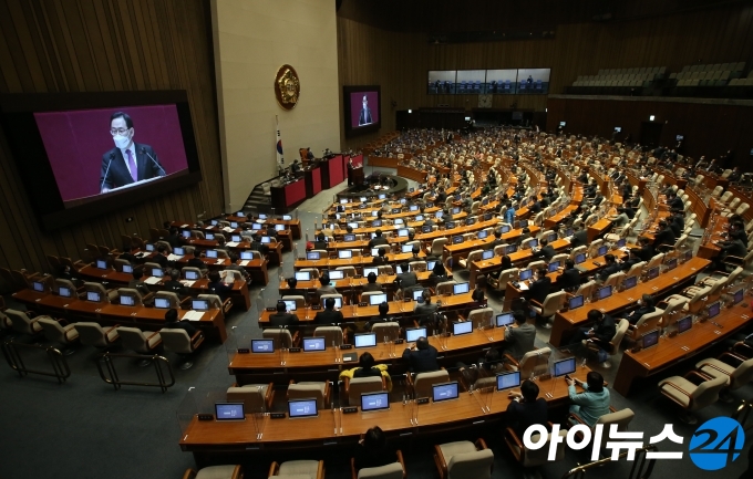 주호영 국민의힘 원내대표가 3일 오전 서울 여의도 국회에서 열린 본회의에서 교섭단체대표연설을 하고 있다.