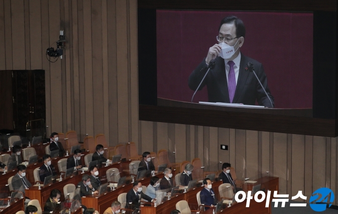 주호영 국민의힘 원내대표가 3일 오전 서울 여의도 국회에서 열린 본회의에서 교섭단체대표연설을 하고 있다.