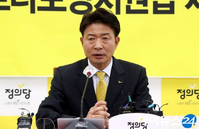 여영국 정의당 전 의원이 5일 서울 여의도 국회에서 당대표 출마 선언을 하고 있다.
