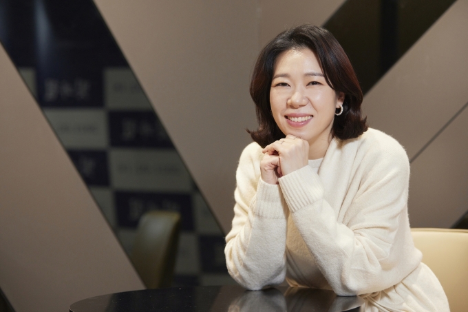 배우 염혜란이 영화 '빛과 철' 인터뷰를 진행했다. [사진=찬란]