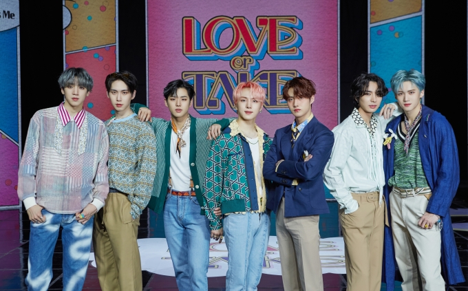 그룹 펜타곤의 열한 번째 미니앨범 'LOVE or TAKE' 발매 기념 미디어 쇼케이스가 15일 온라인으로 진행됐다. 펜타곤이 포즈를 취하고 있다. [사진=큐브엔터테인먼트]