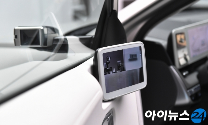 현대자동차가 지난 17일 서울 용산구 아이오닉5 스퀘어에서 첫 전용 플랫폼 E-GMP 전기차 아이오닉5를 공개했다.