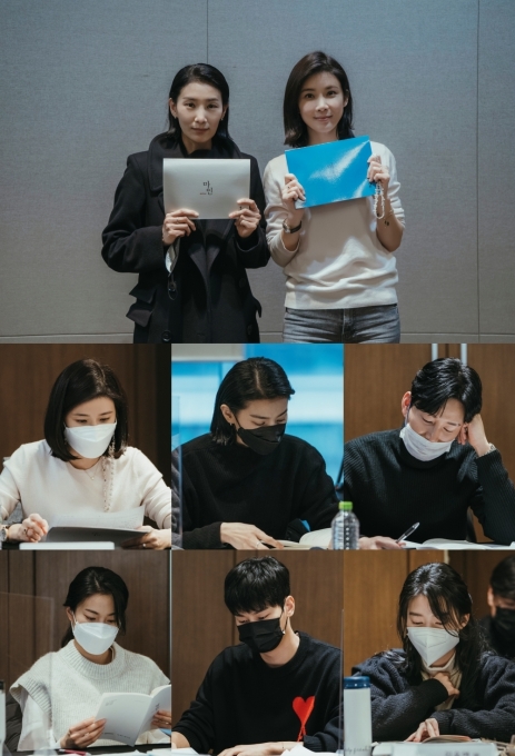 이보영, 김서형이 tvN '마인' 대본리딩에 참석했다.  [사진=tvN]