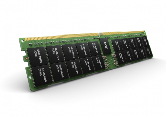 삼성전자는 업계 최초로 '하이케이 메탈 게이트(High-K Metal Gate, HKMG)' 공정을 적용한 업계 최대 용량의 512GB DDR5 메모리 모듈을 개발했다고 25일 밝혔다. [사진=삼성전자]