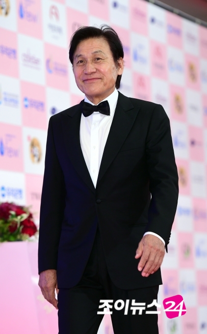 배우 안성기가 제56회 대종상 영화제 레드카펫 행사에 참석했다. [사진=정소희 기자]