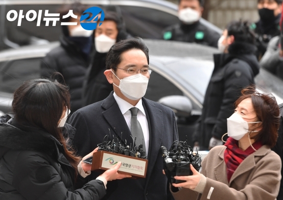 이재용 부회장이 지난 1월 서울고등법원에서 열리는 파기환송심 선고 공판에 출석한 모습. 