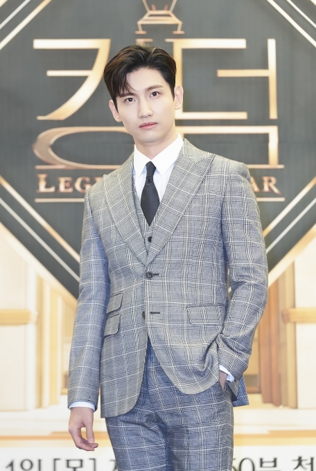 그룹 동방신기 최강창민이 1일 온라인으로 진행된 영화 '내일의 기억'(감독 서유민) 제작보고회에 참석해 포즈를 취하고 있다. [사진=Mnet]