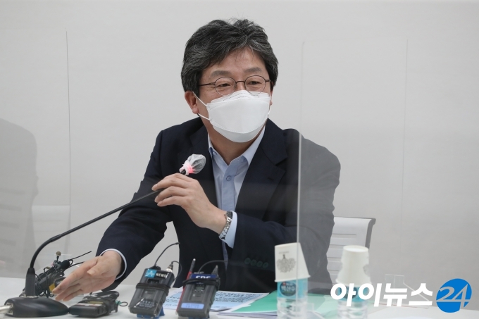 유승민 국민의힘 전 의원이 8일 서울 마포구 현대빌딩에서 열린 마포포럼 세미나에서 발언하고 있다. [국회사진취재단]