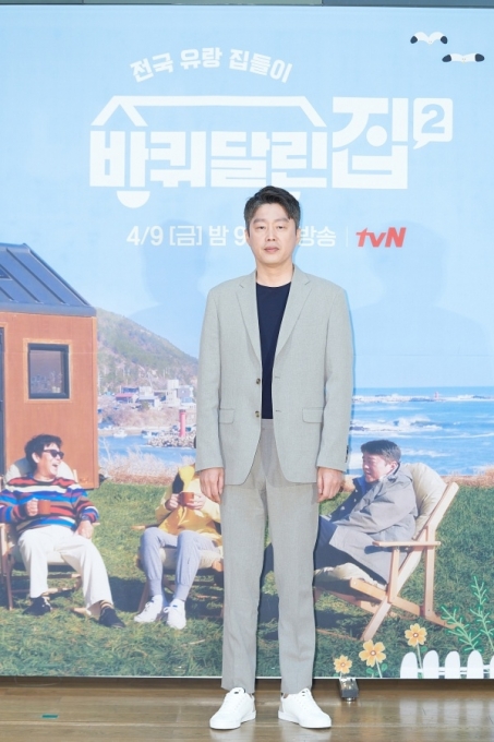 tvN '바퀴 달린 집2' 김희원이 제작발표회에 참석했다.  [사진=tvN]