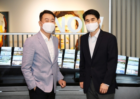 김태근 브이엔티지 대표(왼쪽)와 최기영 구글 클라우드 코리아 대표의 모습. [사진=구글클라우드]