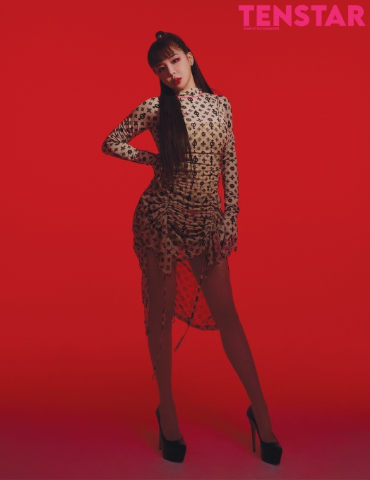 가수 박봄이 체중 감량 후 매거진 표지 모델로 나섰다. [사진=텐스타]
