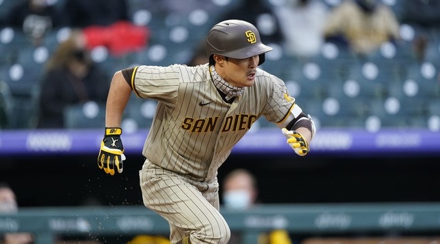 MLB 샌디에이고에서 뛰고 있는 김하성이 12일(한국시간) 열린 콜로라도와 원정 경기에 선발 출전해 안타와 타점을 각각 하나씩 올렸다. 샌디에이고는 이날 콜로라도에 8-1로 이겼다. [사진=뉴시스]
