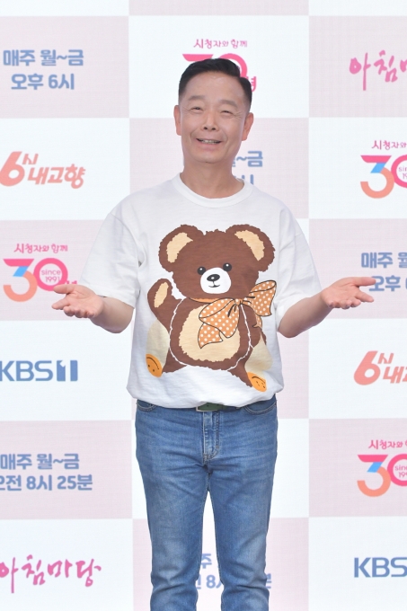 '아침마당' '6시 내고향' 30주년 기자간담회에 김재원, 이정민, 윤인구, 가애란 아나운서와 개그맨 김학래, 송준근이 참석했다. [사진=KBS]