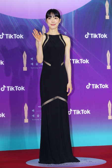 배우 최성은이 13일 오후 열린 제57회 백상예술대상(2021) 시상식에 참석해 레드카펫을 밟고 있다. [사진=백상예술대상 사무국 제공]