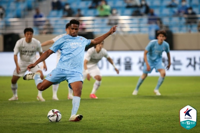 대구 FC 공격수 에드가가 EA코리아 후원 4월 이달의 선수에 선정됐다.  [사진=한국프로축구연맹]