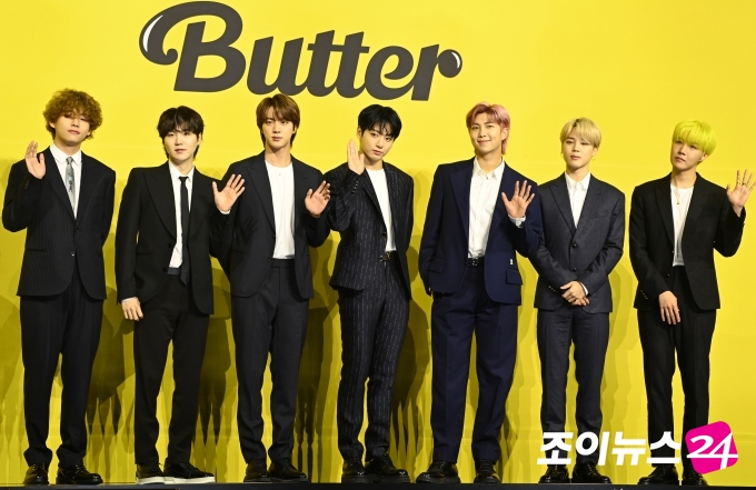 방탄소년단(BTS) 새 디지털 싱글 'Butter' 발매 기념 글로벌 기자간담회가 21일 오후 서울 송파구 방이동 올림픽공원 올림픽홀에서 열렸다. 방탄소년단이 포토타임을 갖고 있다. [사진=조이뉴스24 포토DB]