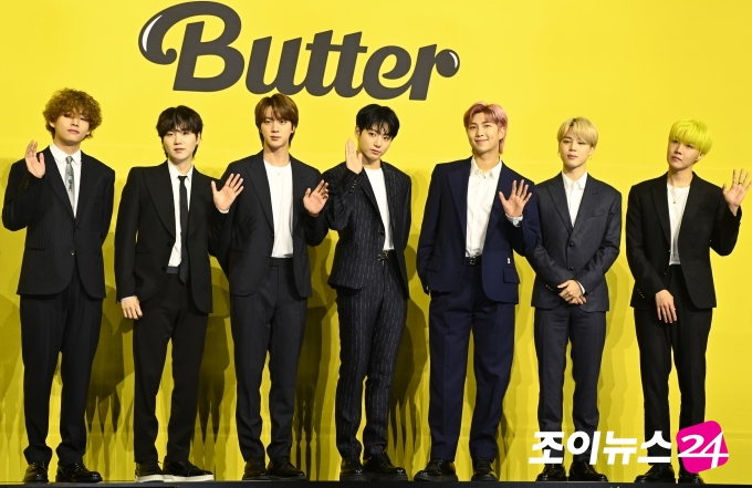 방탄소년단(BTS) 새 디지털 싱글 'Butter' 발매 기념 글로벌 기자간담회가 21일 오후 서울 송파구 방이동 올림픽공원 올림픽홀에서 열렸다. 방탄소년단이 포토타임을 갖고 있다. [사진=조이뉴스24 포토DB]