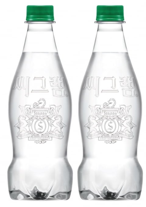 코카콜라는 국내 탄산음료 최초로 라벨을 없앤 '씨그램 라벨 프리' 제품을 출시했다. [사진=코카콜라]