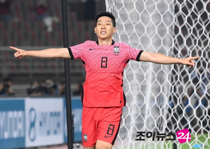 5일 오후 경기도 고양종합운동장에서 2022 국제축구연맹(FIFA) 카타르 월드컵 아시아지역 2차예선 대한민국과 투르크메니스탄의 경기가 펼쳐졌다. 전반 남태희가 한국의 두 번째 골을 넣고 기뻐하고 있다. 