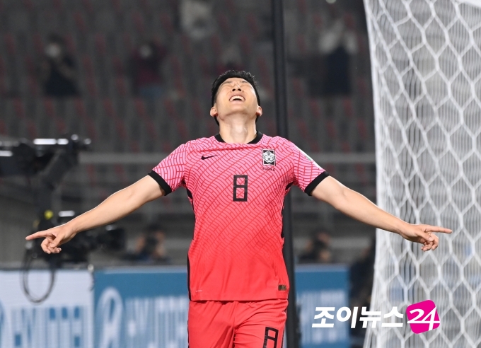 5일 오후 경기도 고양종합운동장에서 2022 국제축구연맹(FIFA) 카타르 월드컵 아시아지역 2차예선 대한민국과 투르크메니스탄의 경기가 펼쳐졌다. 전반 남태희가 한국의 두 번째 골을 넣고 기뻐하고 있다. 