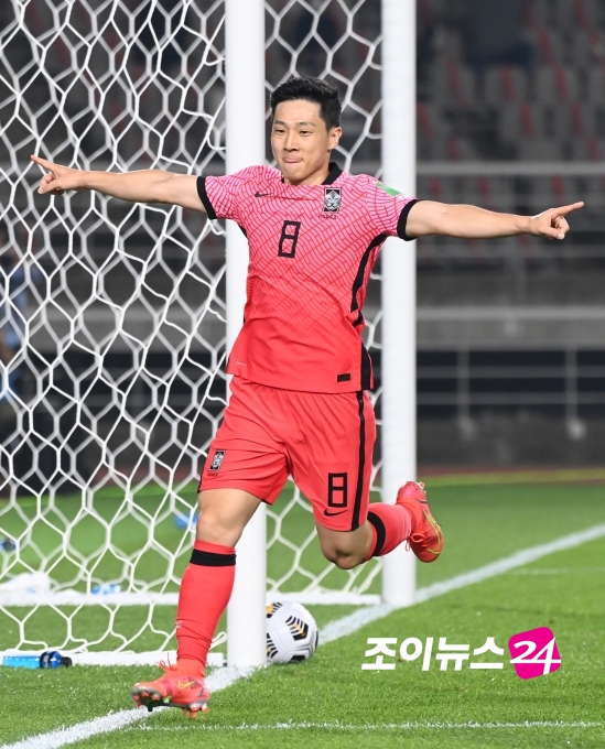 5일 오후 경기도 고양종합운동장에서 2022 국제축구연맹(FIFA) 카타르 월드컵 아시아지역 2차예선 대한민국과 투르크메니스탄의 경기가 펼쳐졌다. 전반 남태희가 한국의 두 번째 골을 넣고 기뻐하고 있다. 