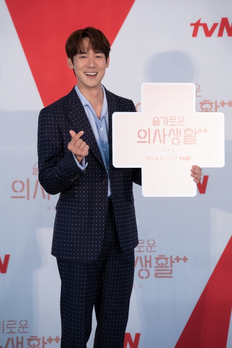 배우 유연석이 10일 오후 tvN 드라마 '슬기로운 의사생활 시즌2' 제작발표회에 참석했다. [사진=tvN]