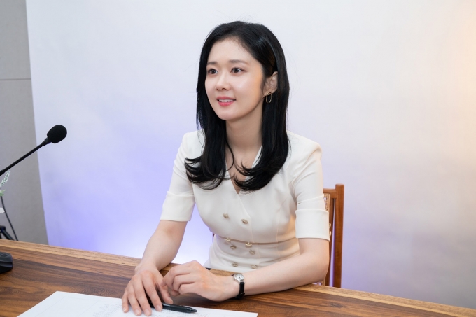 배우 장나라가 16일 KBS 2TV '대박부동산' 종영을 맞아 언택트 인터뷰를 진행했다.  [사진=라원문화]
