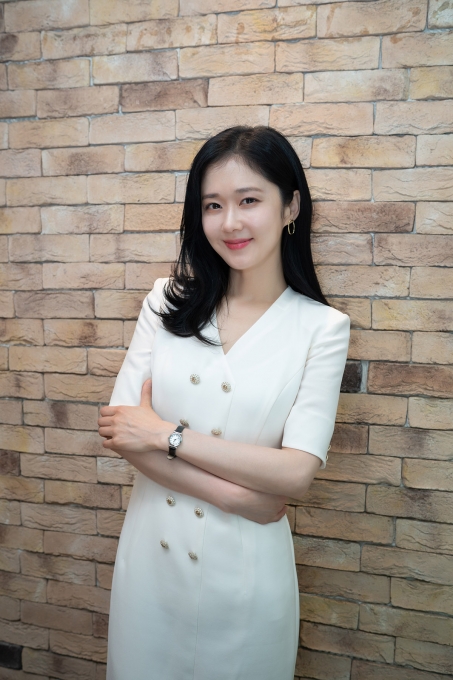 배우 장나라가 16일 KBS 2TV '대박부동산' 종영을 맞아 언택트 인터뷰를 진행했다.  [사진=라원문화]