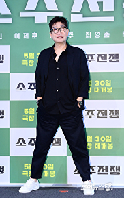 '소주전쟁' 손현주, 쩍벌 회장님의 자신감