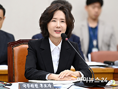 질의에 답변하는 이진숙 후보자