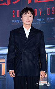 '괴기열차' 전배수, 미스터리한 역장