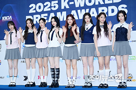 하츠투하츠, 하이틴 영화 주인공 같은 교복 패션