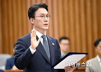 선서하는 김민석 국무총리 후보자