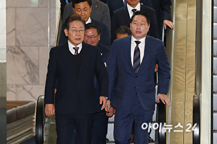 경제5단체장 간담회 참석하는 이재명-최태원