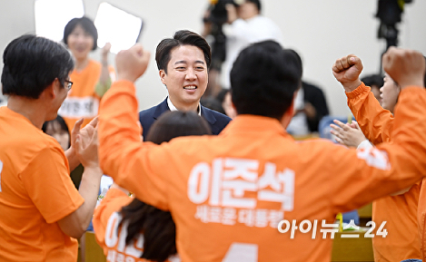 개표상황실 찾은 이준석