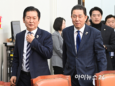 최고위 참석하는 정청래 대표-김병기 원내대표