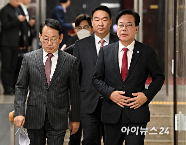 원내대책회의 참석하는 송언석 원내대표