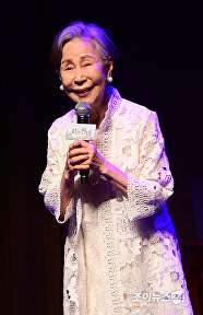 '사의 찬미' 손숙, 후배들 연극 지원사격